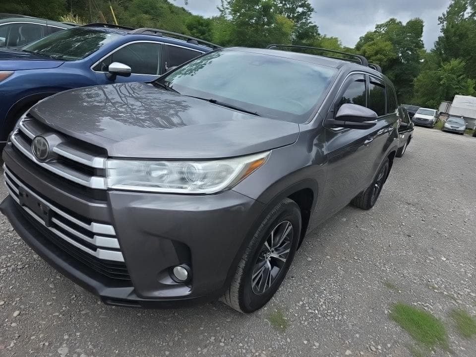2017 TOYOTA HIGHLANDER LE Plus 1