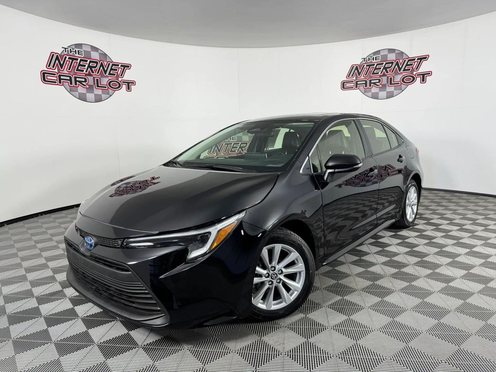 2024 TOYOTA COROLLA HYBRID XLE