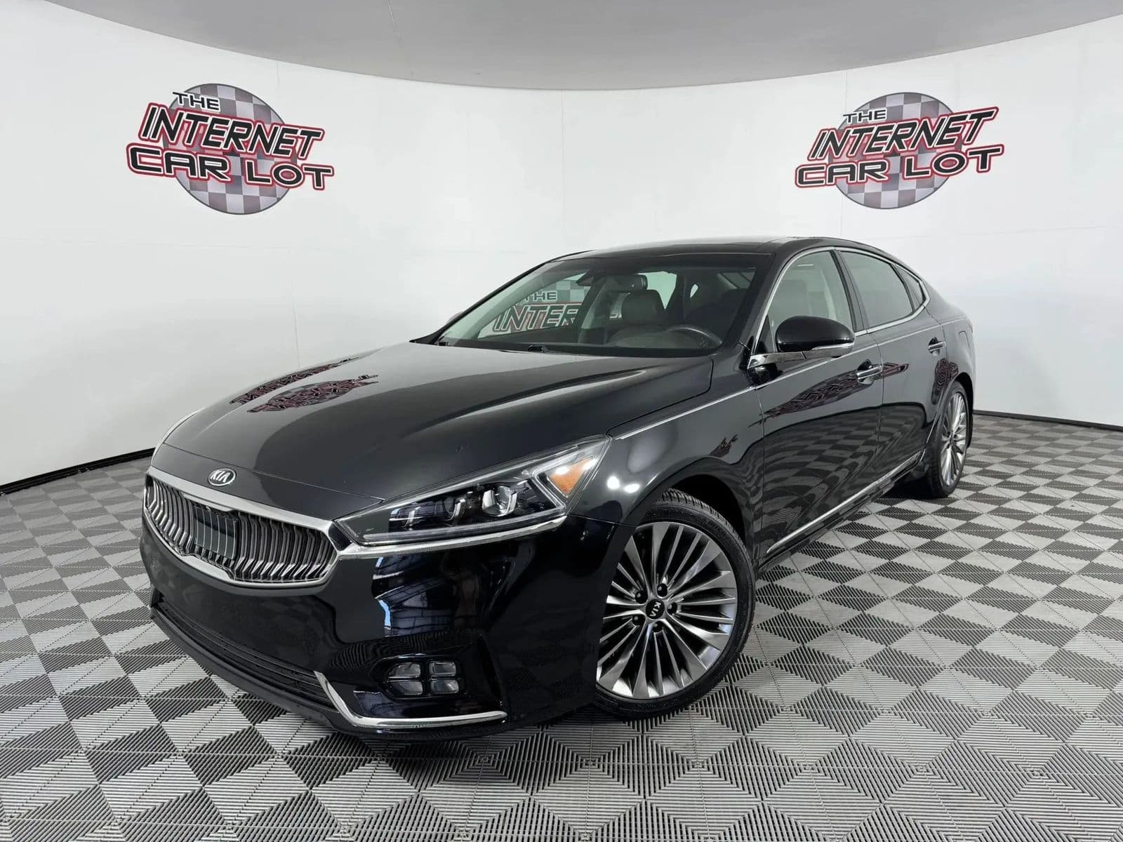 2018 KIA CADENZA Limited