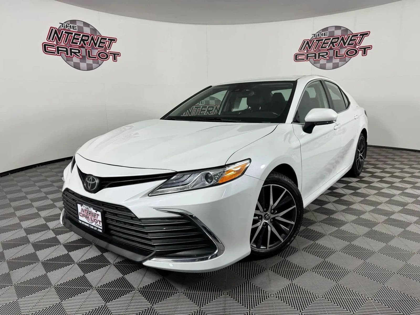 2024 TOYOTA CAMRY XLE