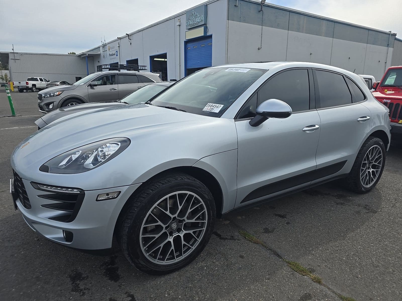 2017 PORSCHE MACAN Base 1