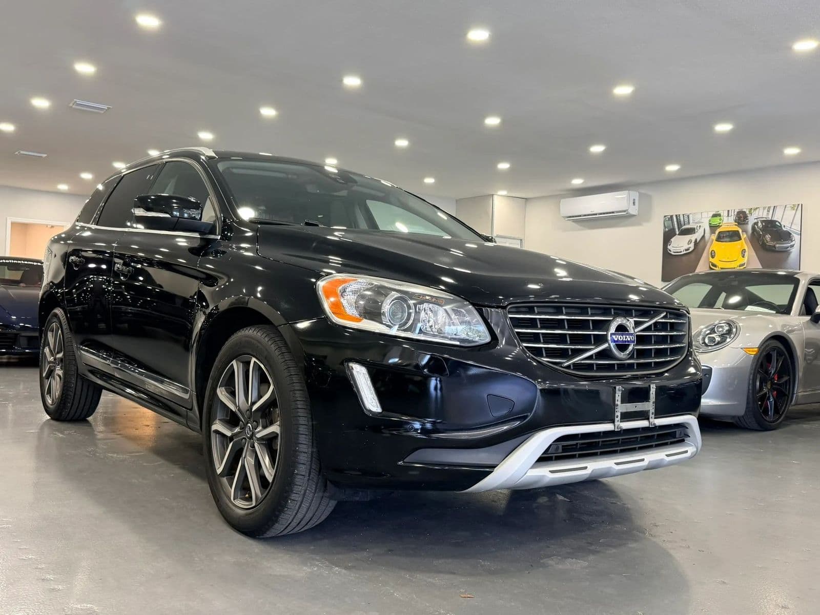 2017 VOLVO XC60 T6 Dynamic 1