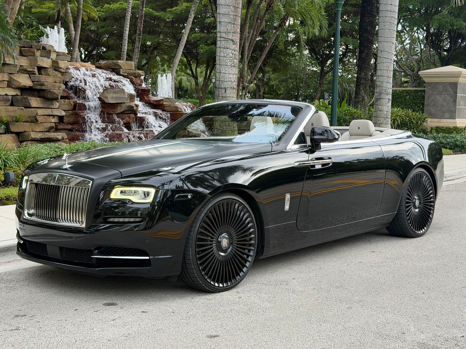 2017 ROLLS-ROYCE DAWN Base