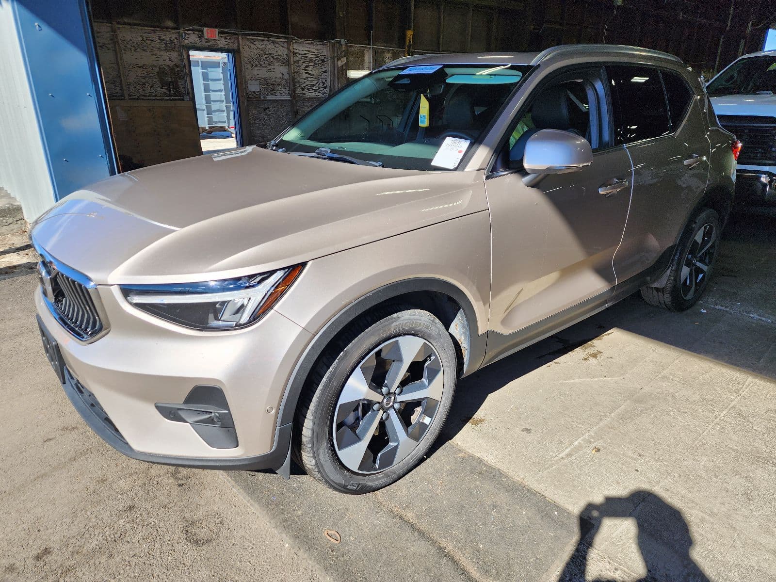2024 VOLVO XC40 B5 Plus 1