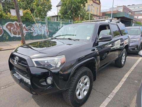 2017 TOYOTA 4RUNNER SR5 1