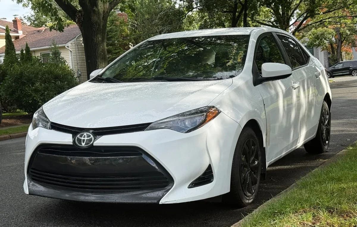 2017 TOYOTA COROLLA LE