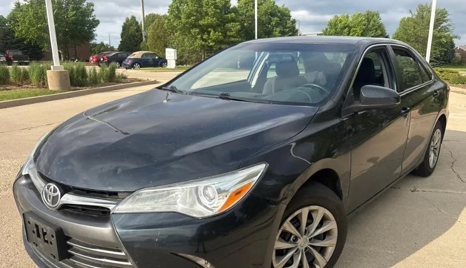 2017 TOYOTA CAMRY LE