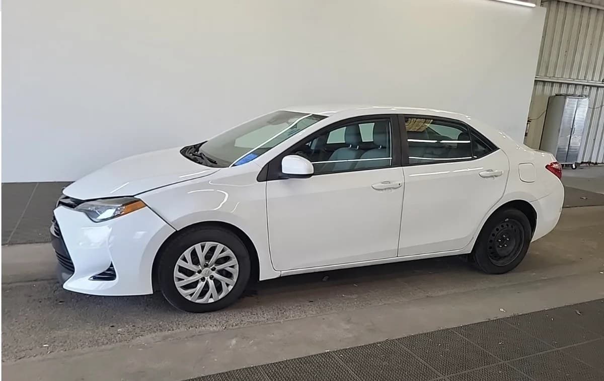 2017 TOYOTA COROLLA LE