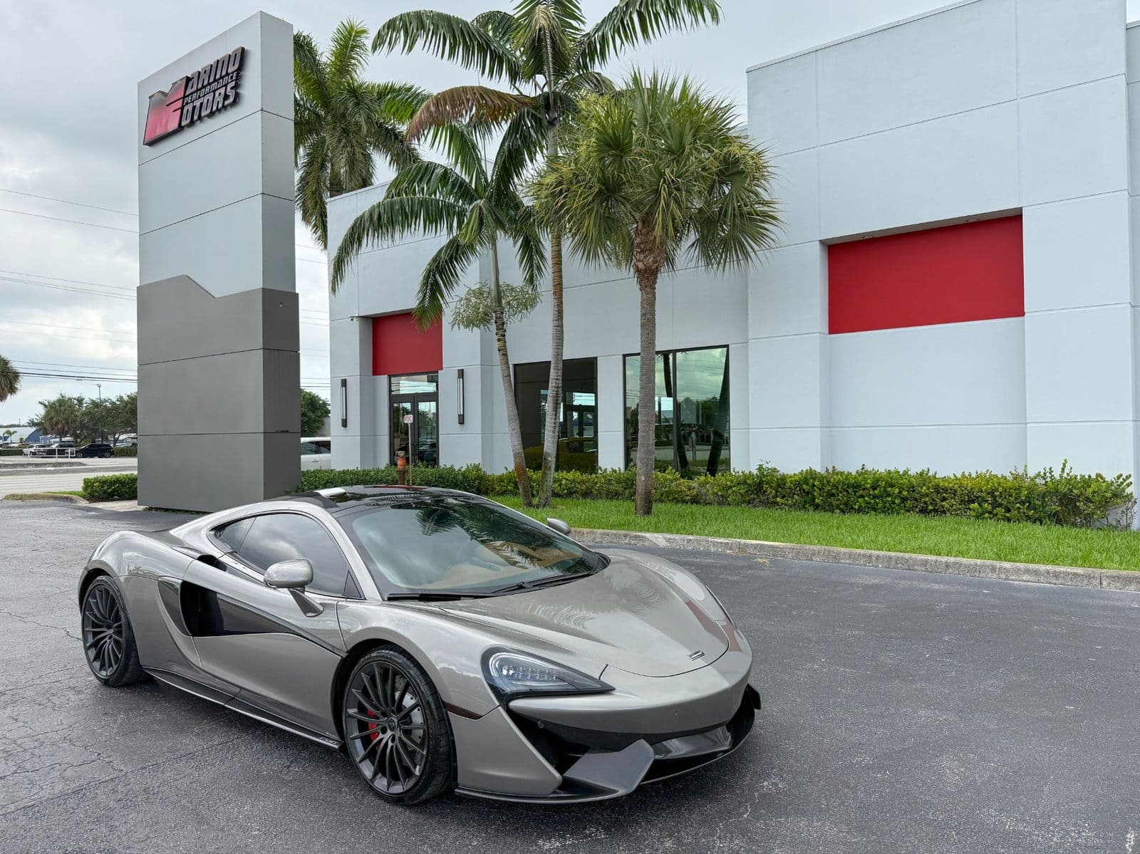 2017 MCLAREN 570 GT