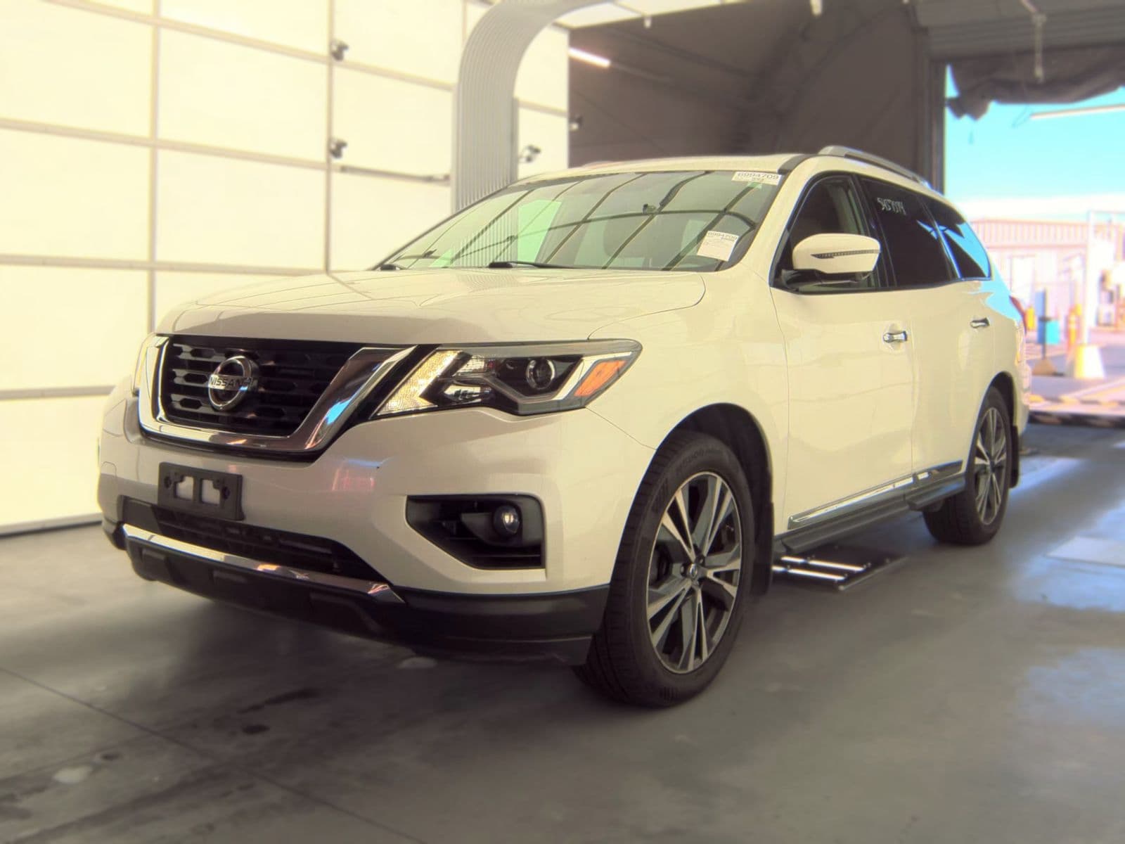 2017 NISSAN PATHFINDER Platinum 1