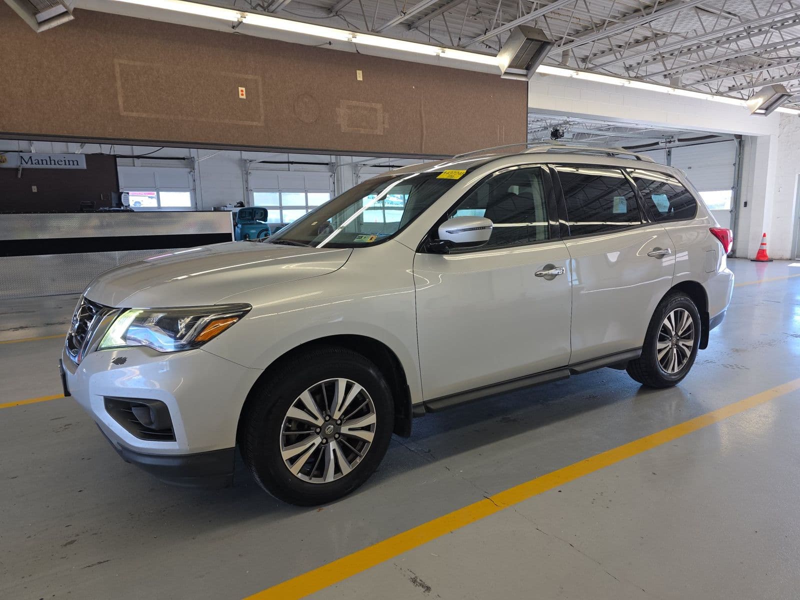 2017 NISSAN PATHFINDER S 1