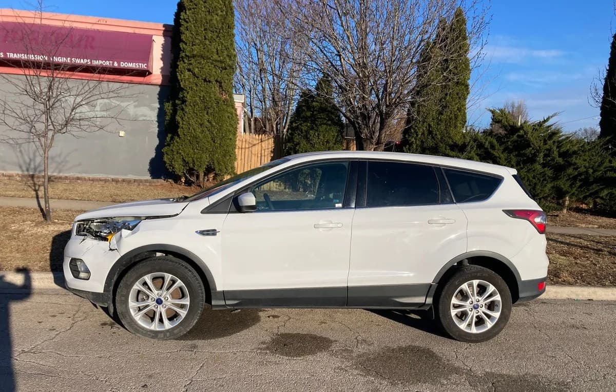 2017 FORD ESCAPE SE 1