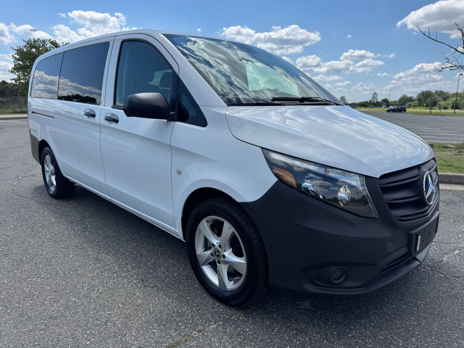 2023 MERCEDES-BENZ METRIS Base