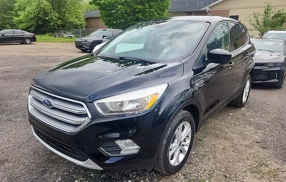 2017 FORD ESCAPE SE 1