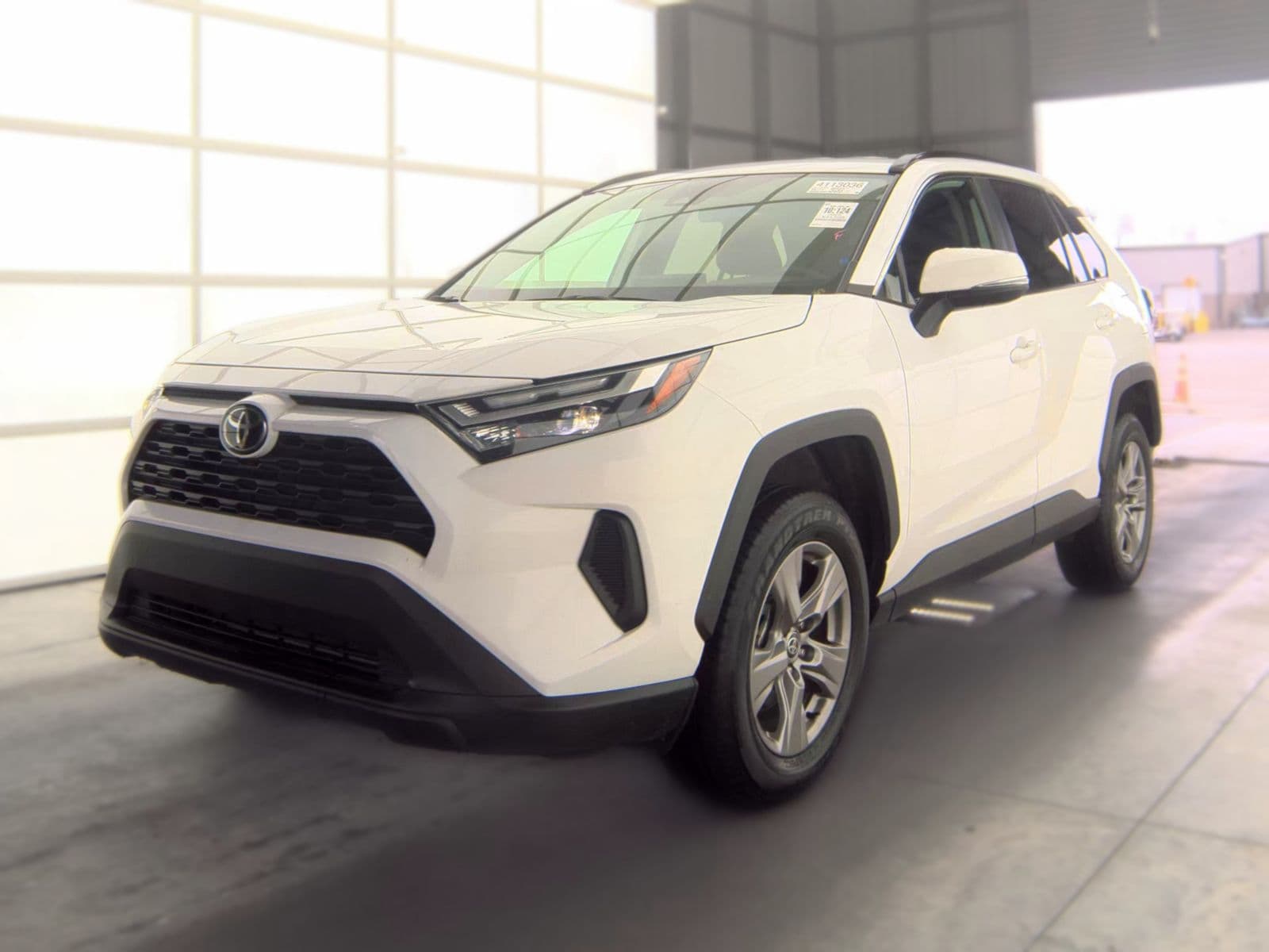 2025 TOYOTA RAV4 XLE