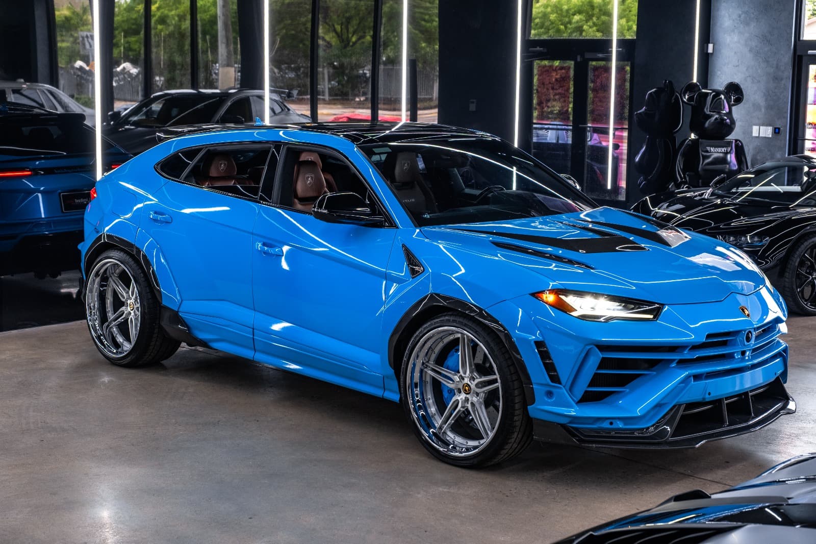 2023 LAMBORGHINI URUS S