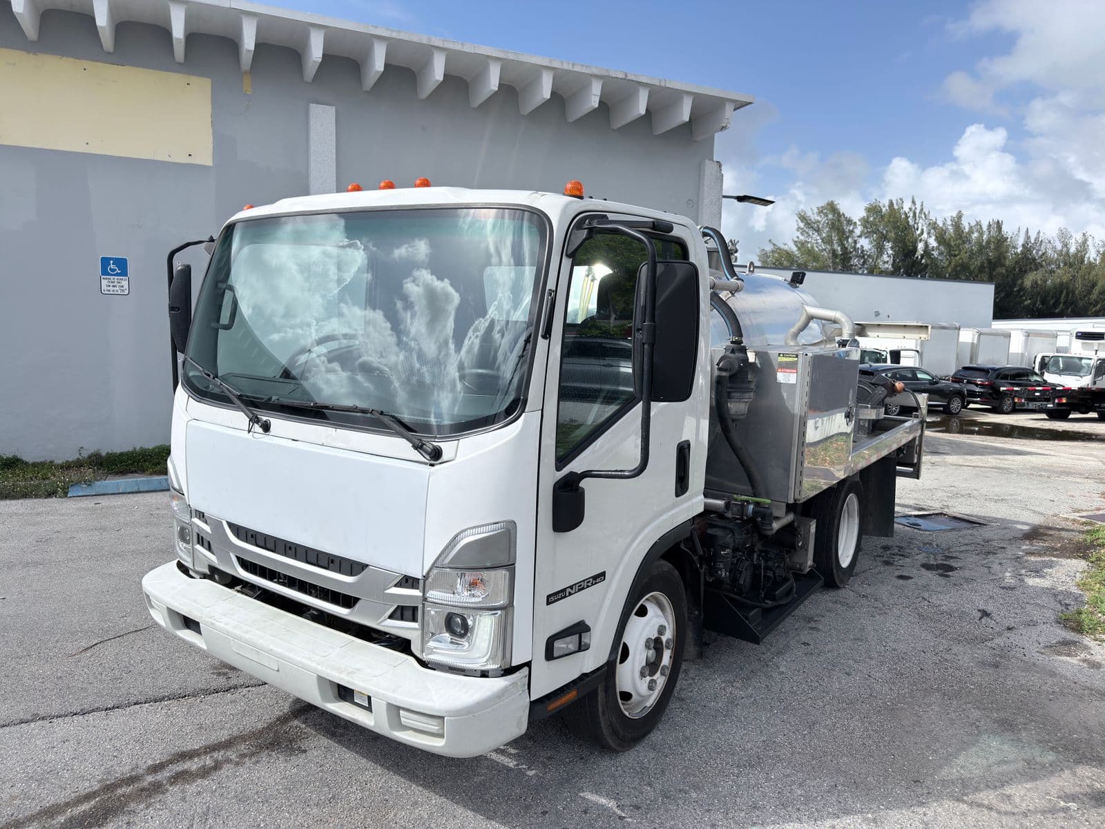 2023 ISUZU NPR HD Base