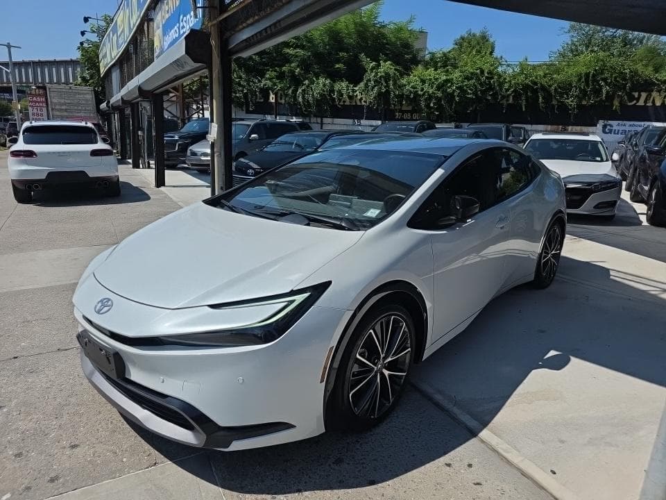 2023 TOYOTA PRIUS XLE