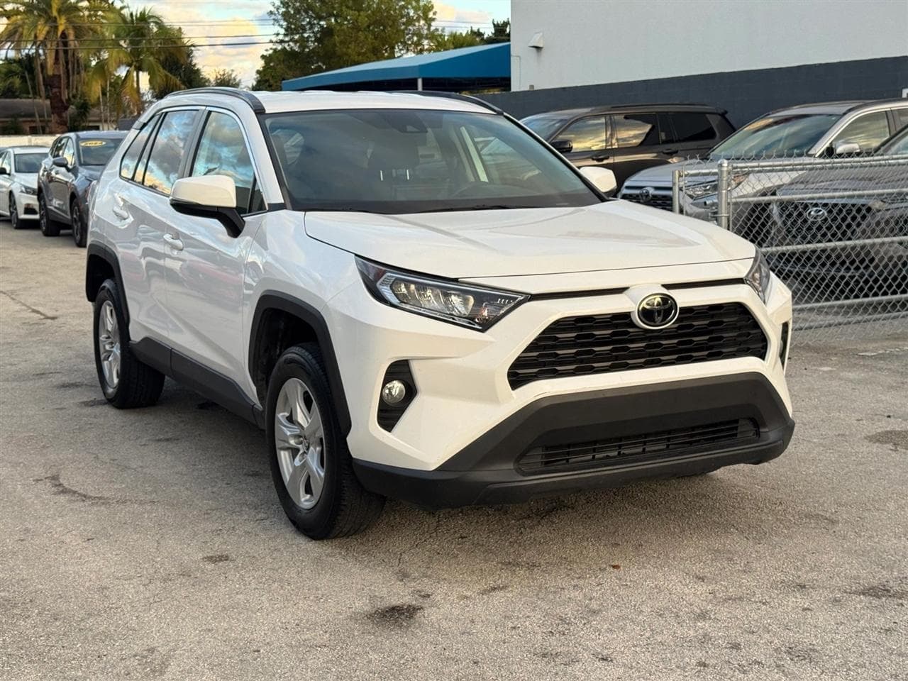 2021 TOYOTA RAV4 XLE