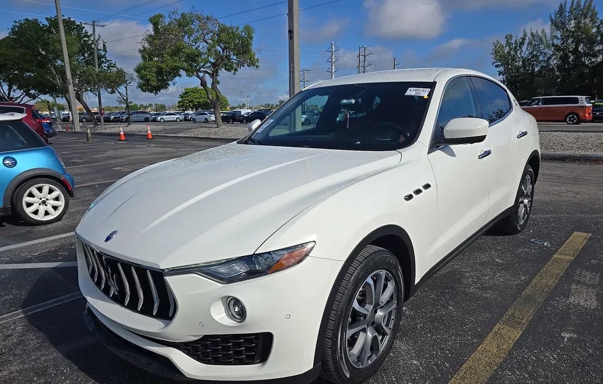2018 MASERATI LEVANTE Base