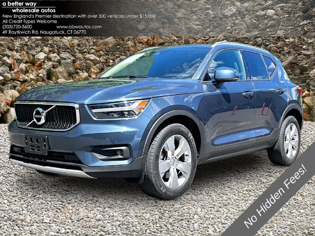 2021 VOLVO XC40 T4 Momentum