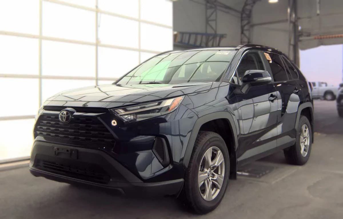 2023 TOYOTA RAV4 XLE