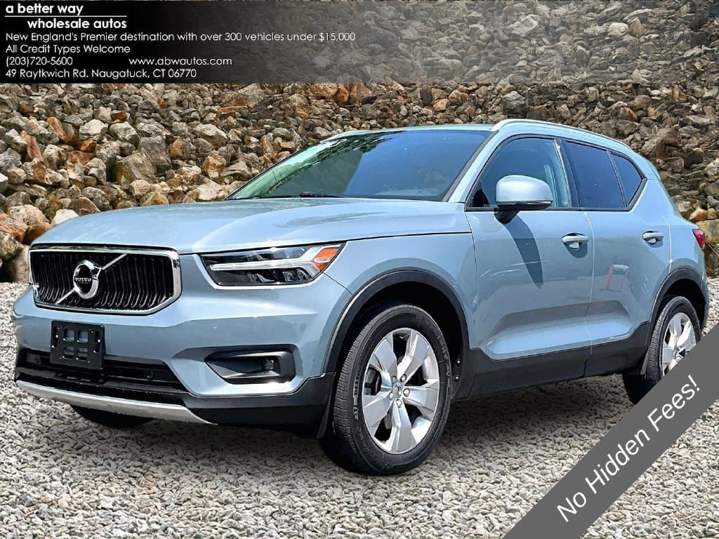 2021 VOLVO XC40 T4 Momentum