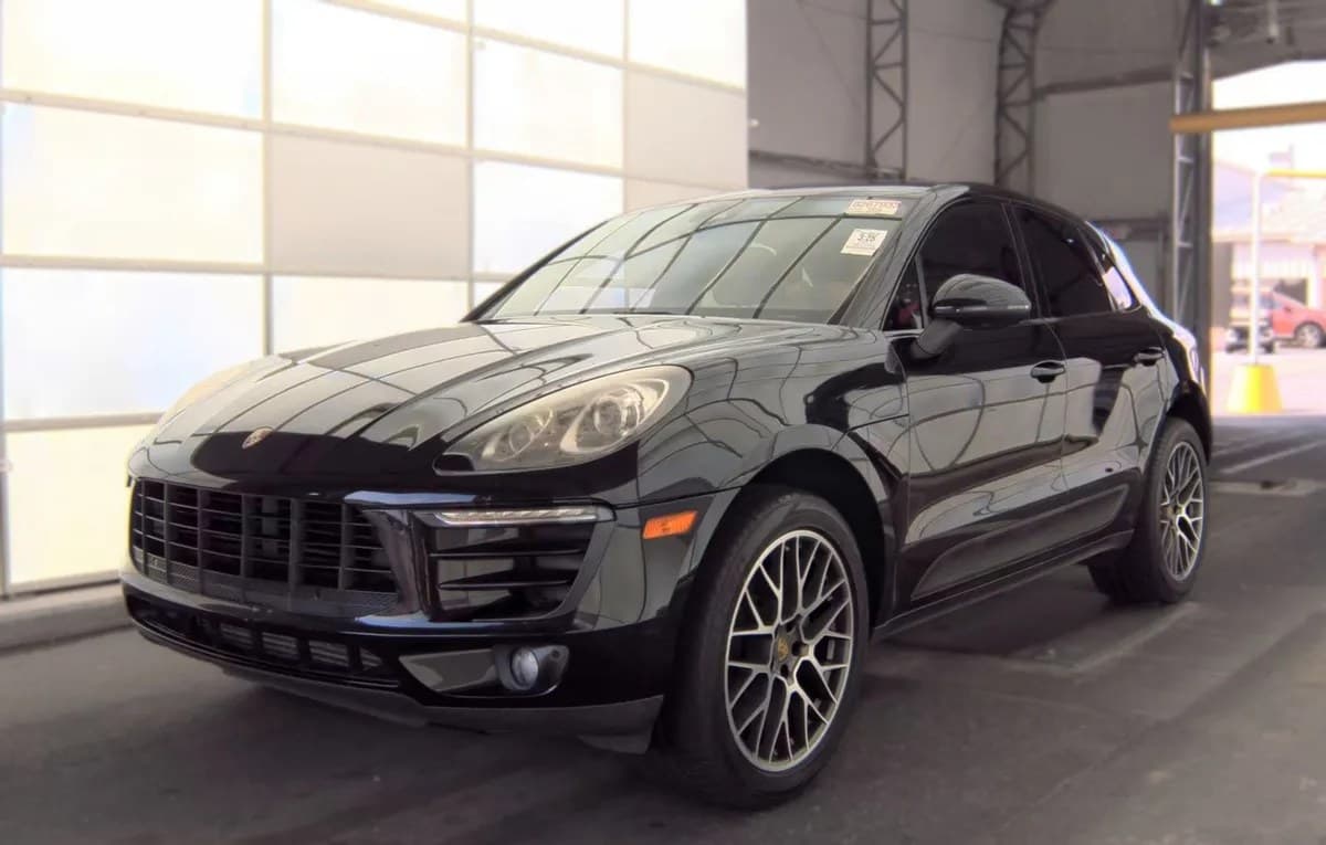 2017 PORSCHE MACAN Base 1