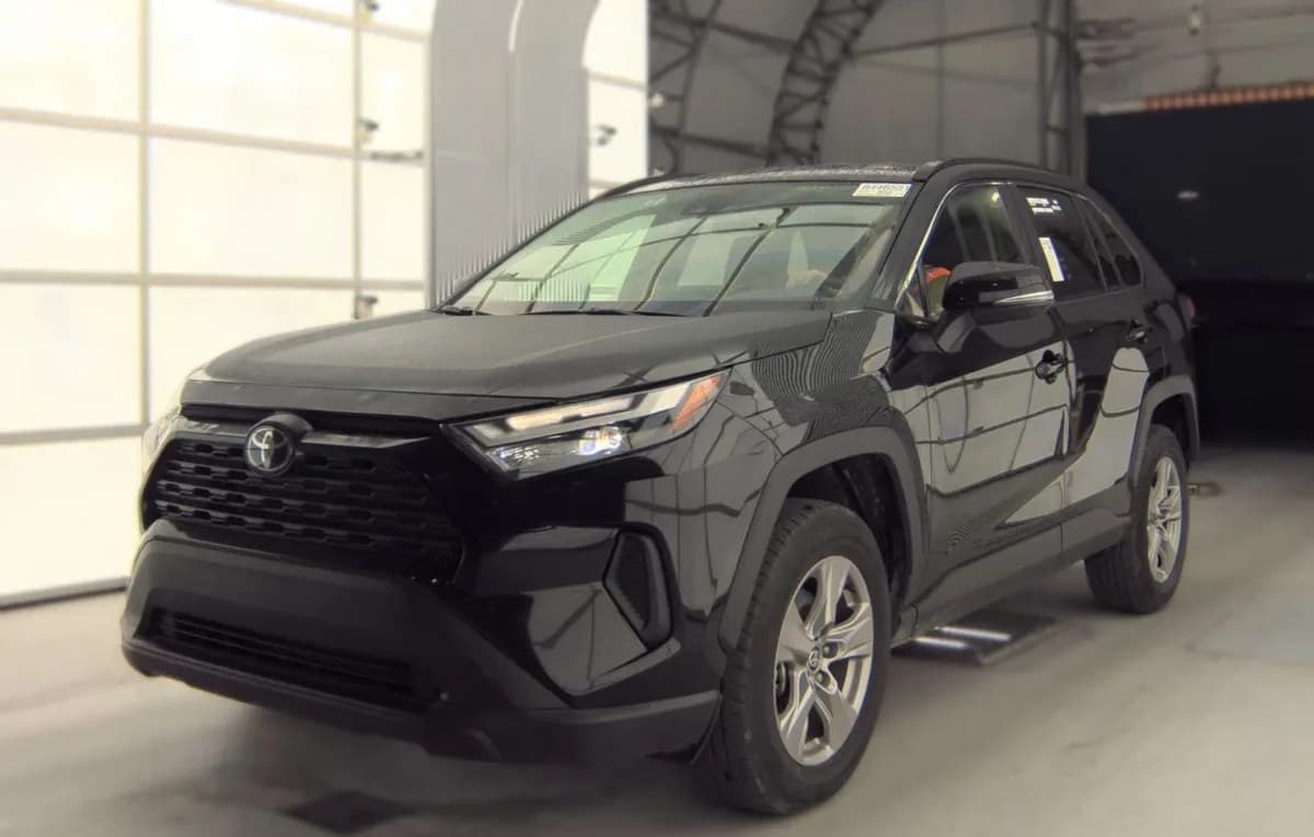 2025 TOYOTA RAV4 XLE