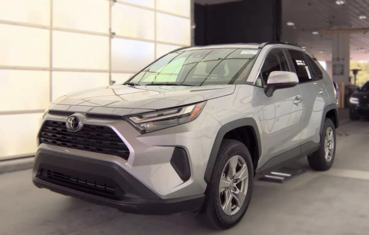 2025 TOYOTA RAV4 XLE