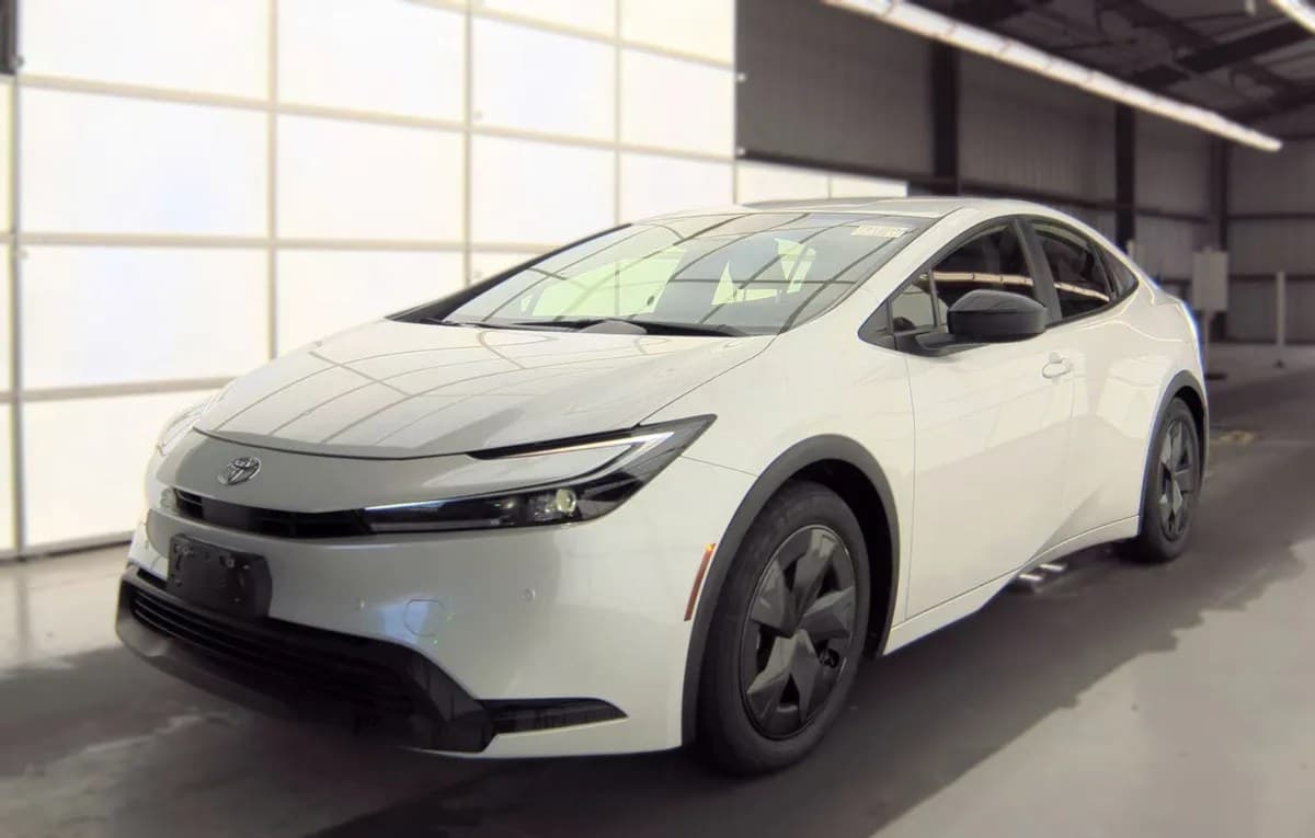 2025 TOYOTA PRIUS LE