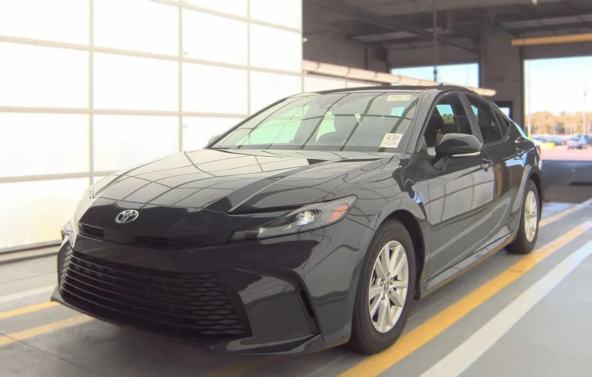 2025 TOYOTA CAMRY LE
