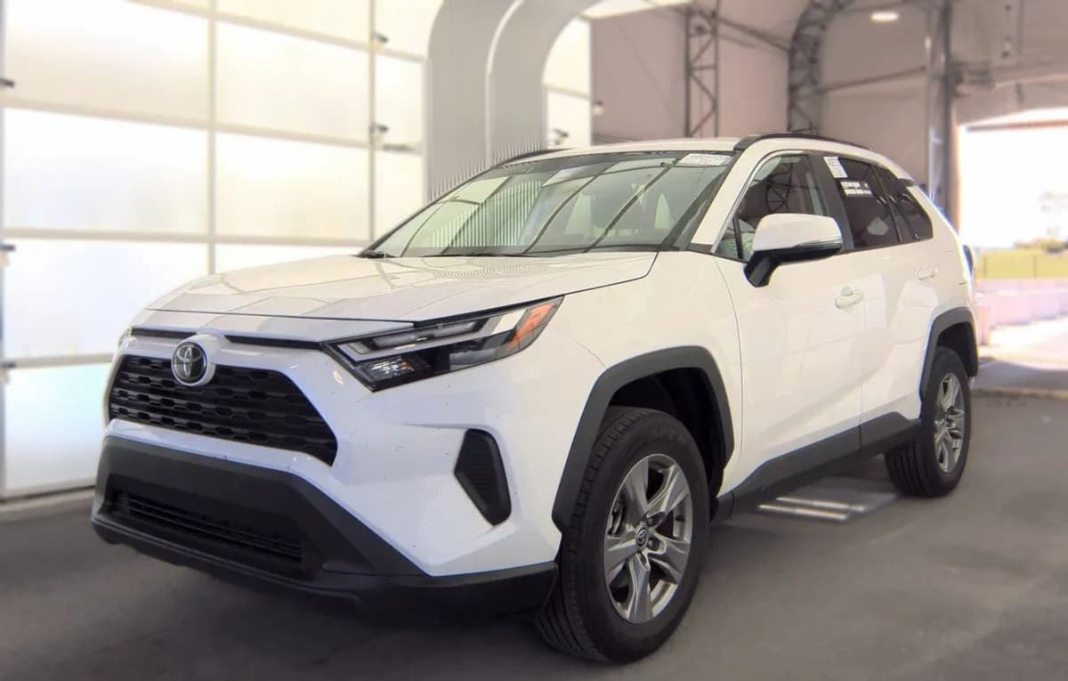 2025 TOYOTA RAV4 XLE