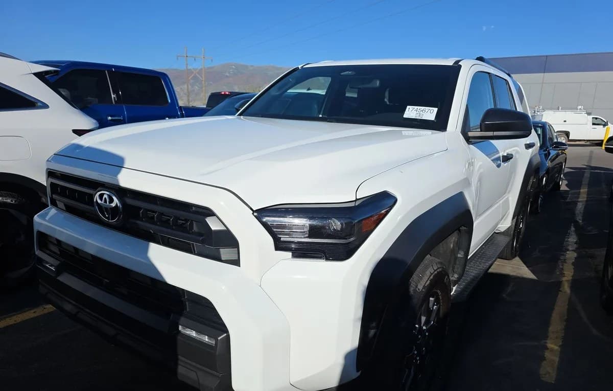 2025 TOYOTA 4RUNNER SR5