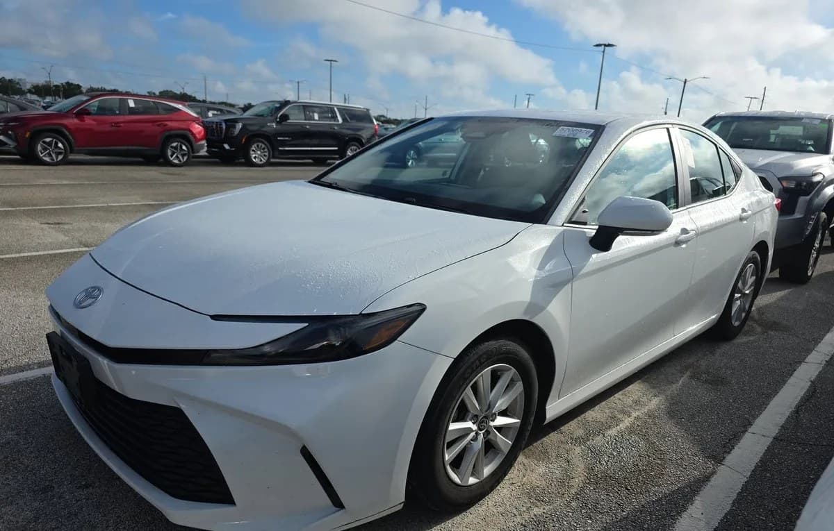 2025 TOYOTA CAMRY LE