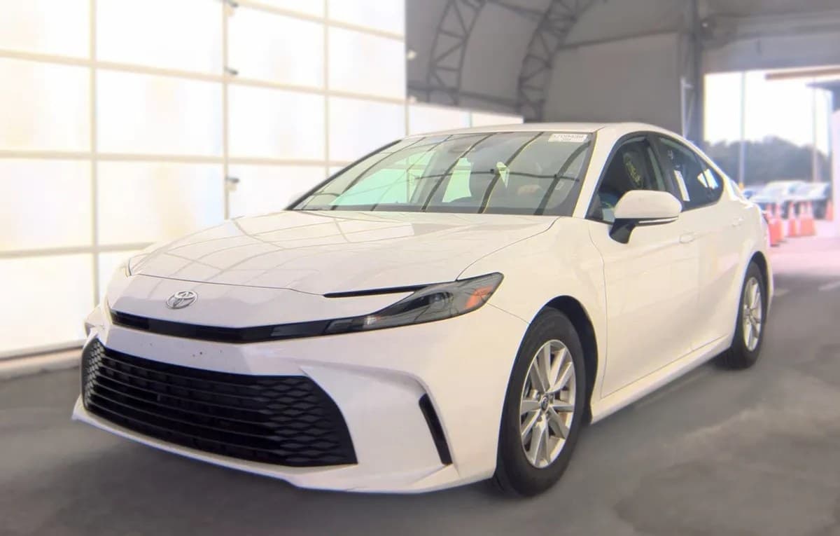 2025 TOYOTA CAMRY LE