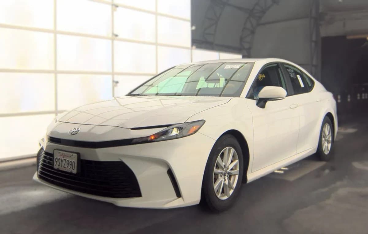 2025 TOYOTA CAMRY LE