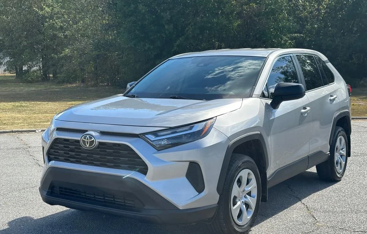 2023 TOYOTA RAV4 LE 1