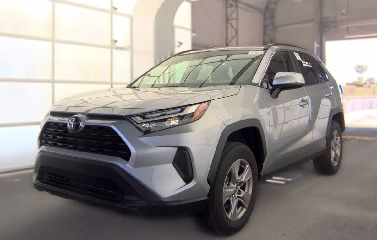 2025 TOYOTA RAV4 XLE