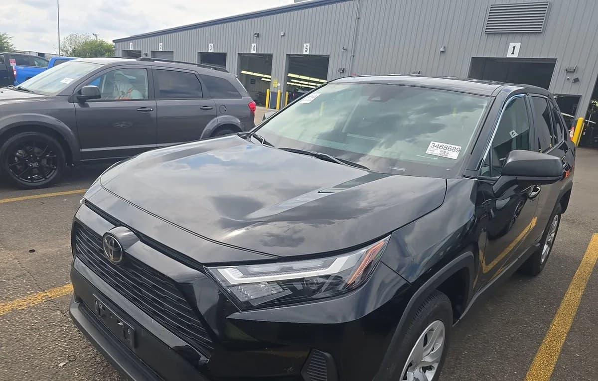 2025 TOYOTA RAV4 LE