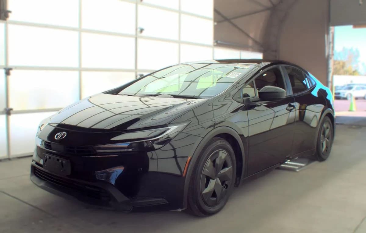 2025 TOYOTA PRIUS LE