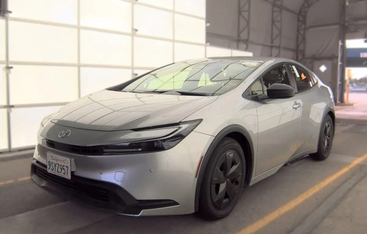 2025 TOYOTA PRIUS LE