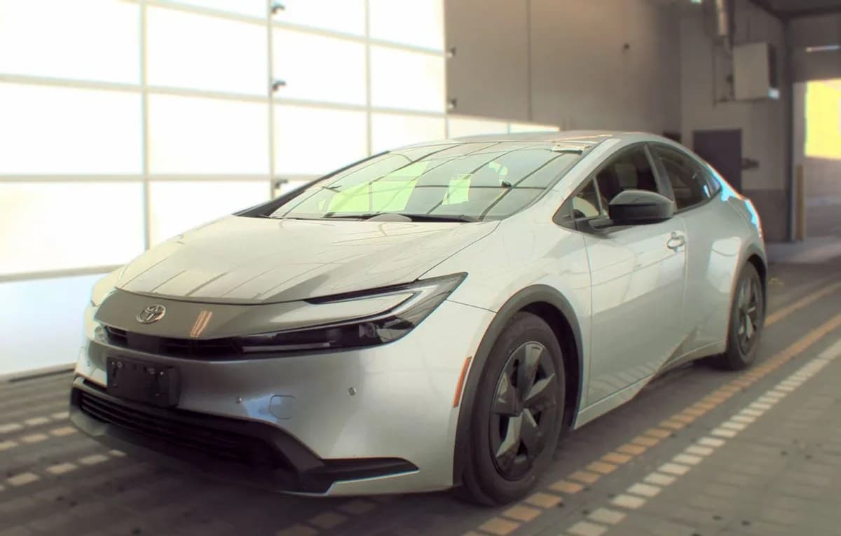 2025 TOYOTA PRIUS LE