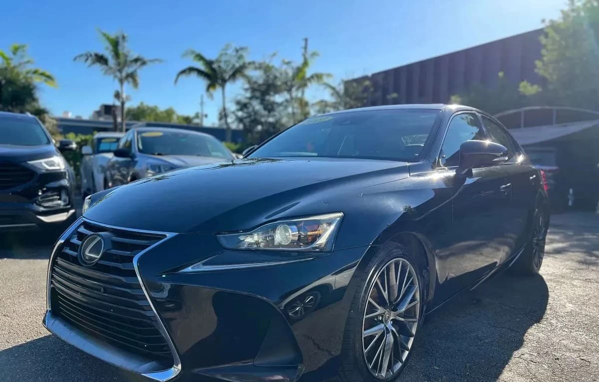 2017 LEXUS IS IS 200t