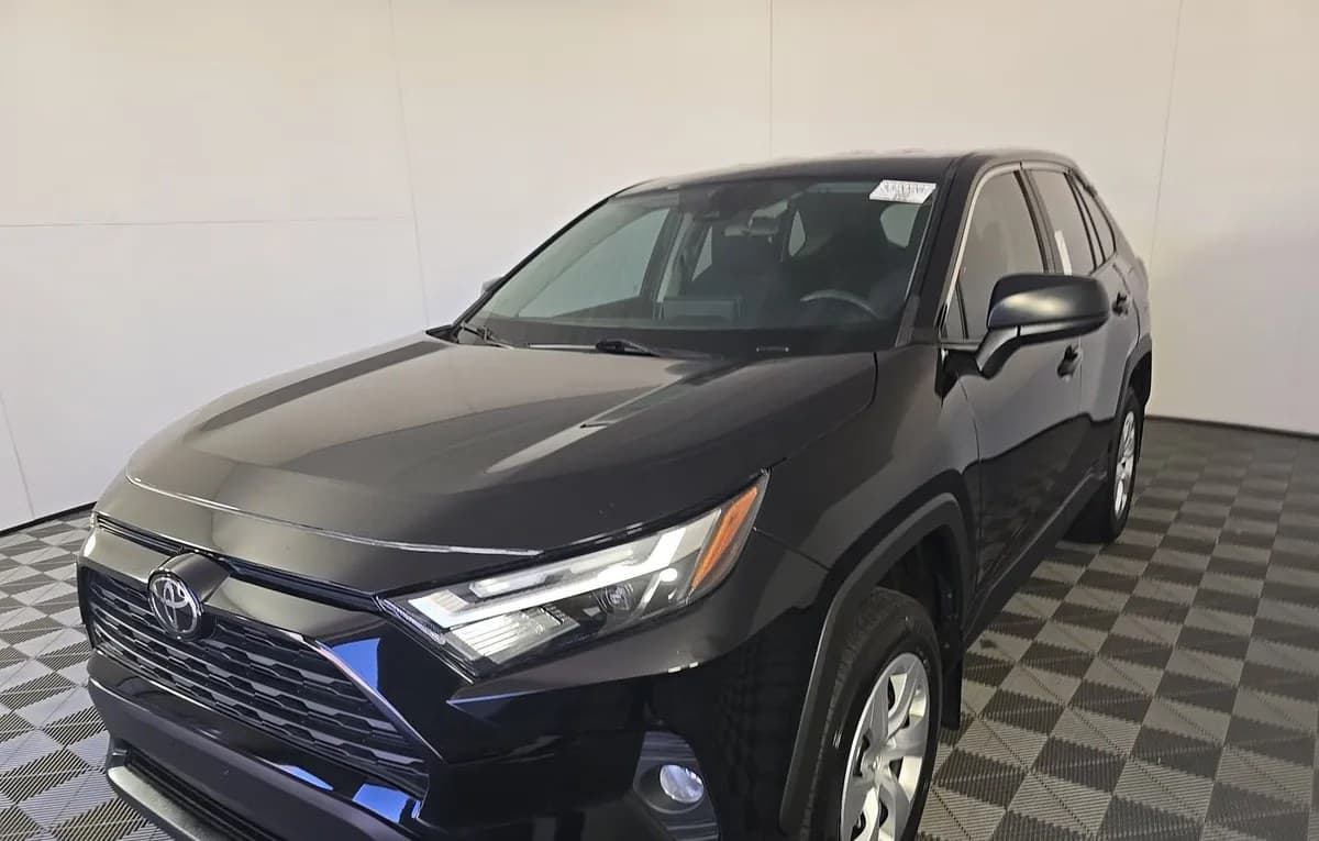 2024 TOYOTA RAV4 LE