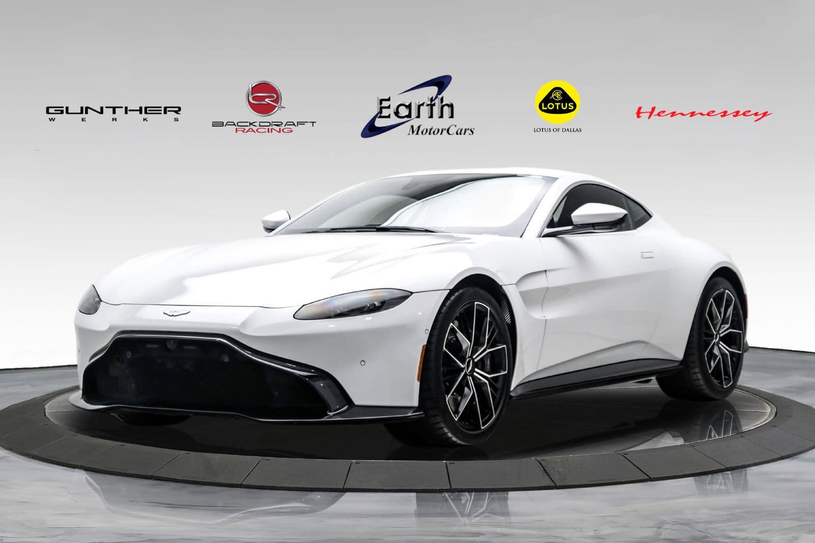 2022 ASTON MARTIN VANTAGE Base