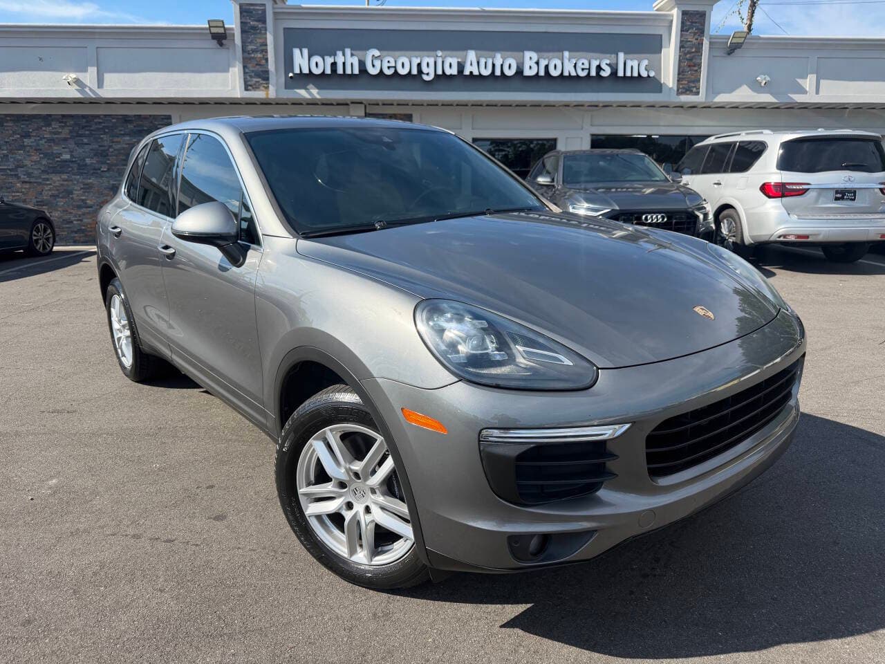 2017 PORSCHE CAYENNE Base
