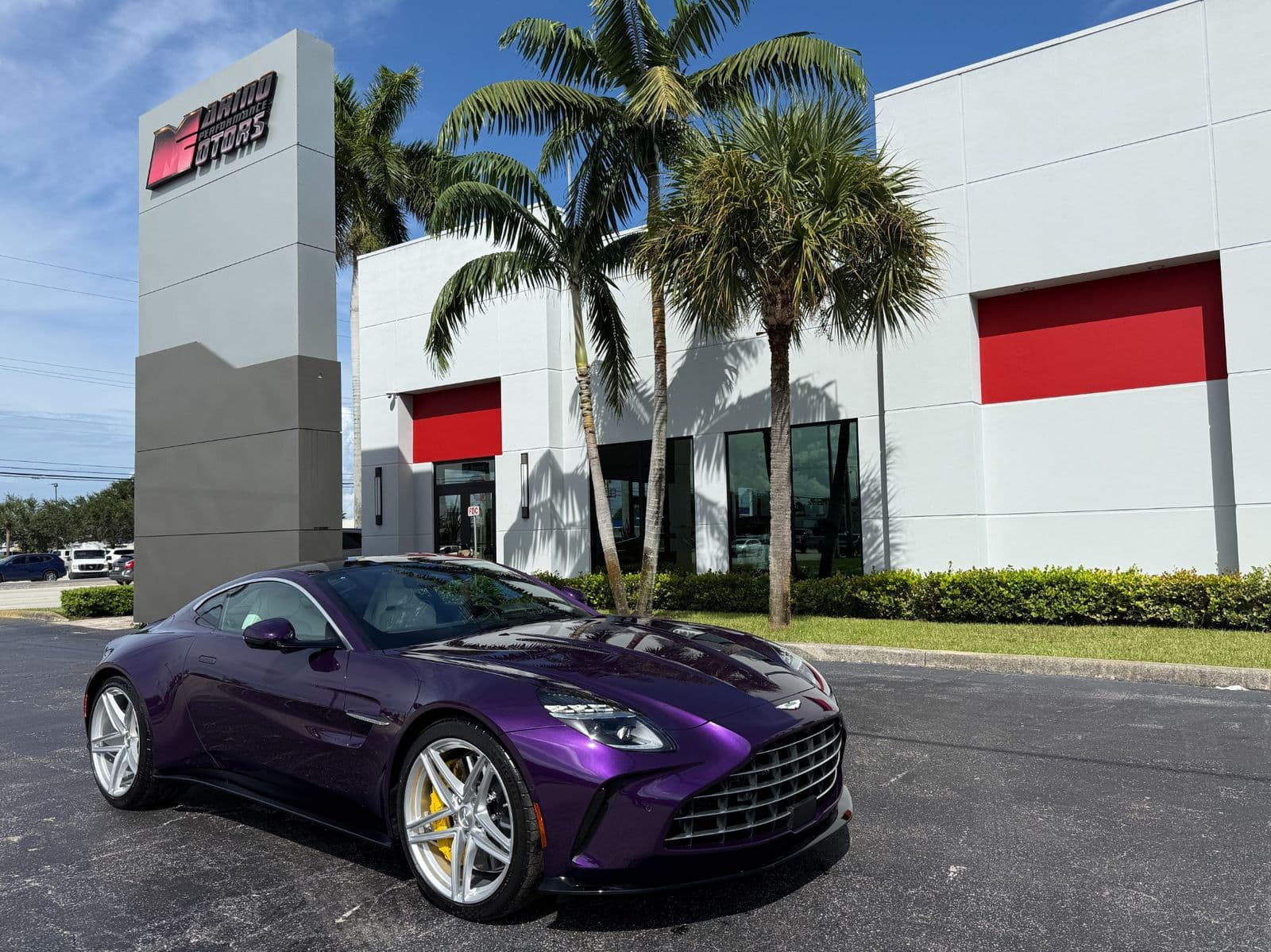 2025 ASTON MARTIN VANTAGE Base