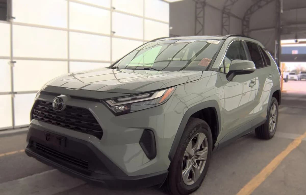 2023 TOYOTA RAV4 XLE