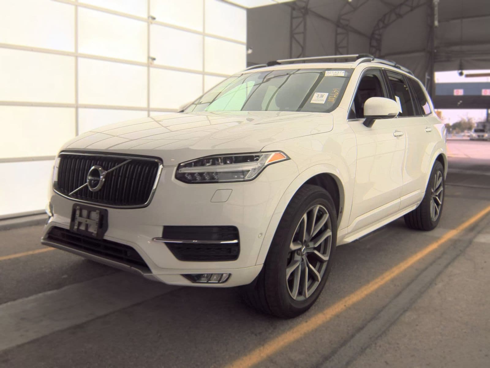 2017 VOLVO XC90 T6 Momentum
